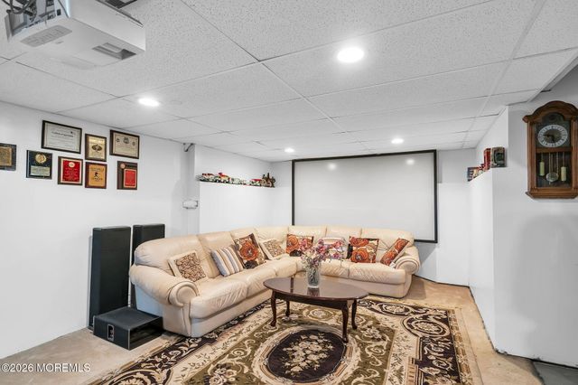 6 Johnny Drive, Farmingdale, NJ 07727
