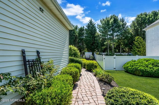 6 Johnny Drive, Farmingdale, NJ 07727
