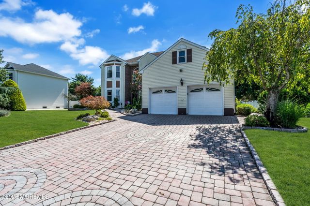 6 Johnny Drive, Farmingdale, NJ 07727