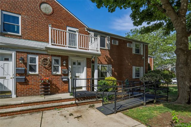 254-18 2nd Floor 75 Ave Upper, Glen Oaks, NY 11004