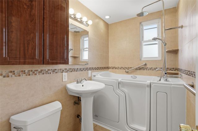 254-18 2nd Floor 75 Ave Upper, Glen Oaks, NY 11004