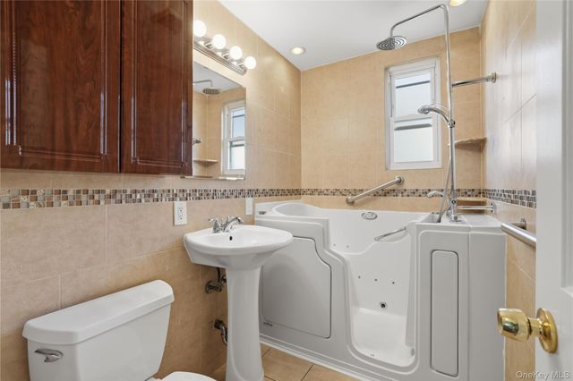 254-18 2nd Floor 75 Ave Upper, Glen Oaks, NY 11004