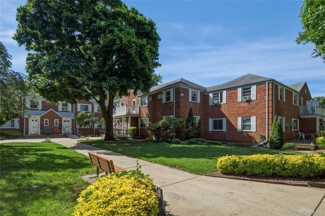 254-18 2nd Floor 75 Ave Upper, Glen Oaks, NY 11004