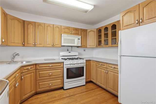 254-18 2nd Floor 75 Ave Upper, Glen Oaks, NY 11004