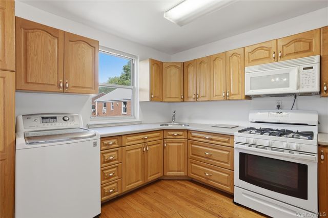 254-18 2nd Floor 75 Ave Upper, Glen Oaks, NY 11004