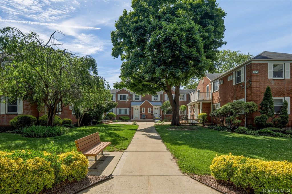 254-18 2nd Floor 75 Ave Upper, Glen Oaks, NY 11004