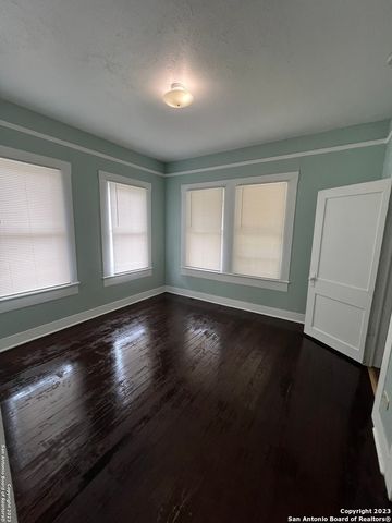 212 Barrett, San Antonio, TX 78214