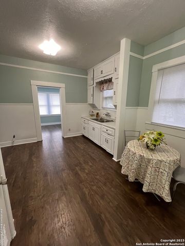 212 Barrett, San Antonio, TX 78214