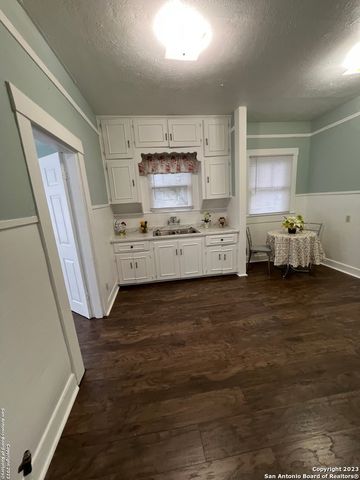 212 Barrett, San Antonio, TX 78214