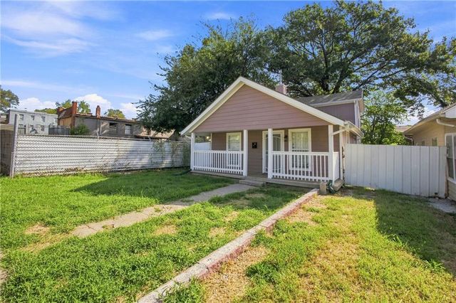 113 Topping Avenue, Kansas City, MO 64123