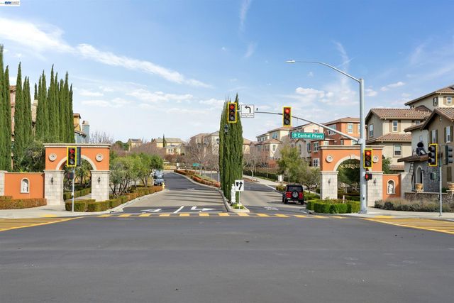 3225 Central Parkway, Dublin, CA 94568