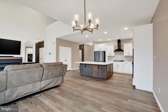 105 BLAINE DR, Manchester, PA 17345