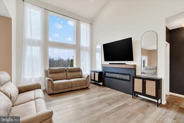 105 BLAINE DR, Manchester, PA 17345