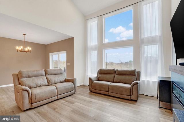 105 BLAINE DR, Manchester, PA 17345