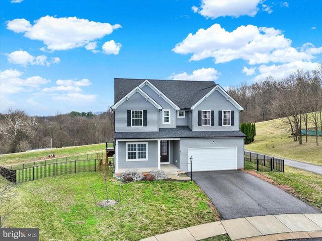 105 BLAINE DR, Manchester, PA 17345