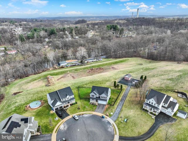 105 BLAINE DR, Manchester, PA 17345