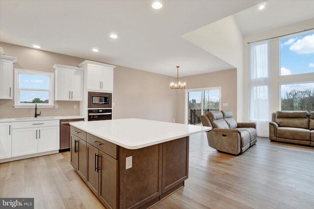 105 BLAINE DR, Manchester, PA 17345