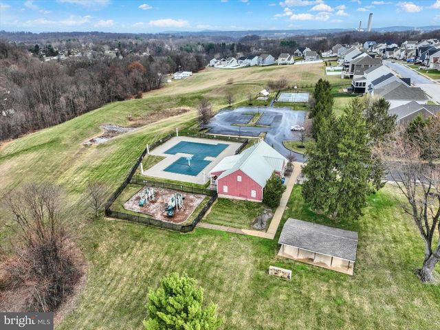 105 BLAINE DR, Manchester, PA 17345