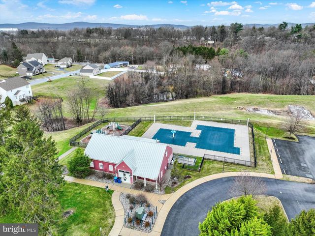 105 BLAINE DR, Manchester, PA 17345