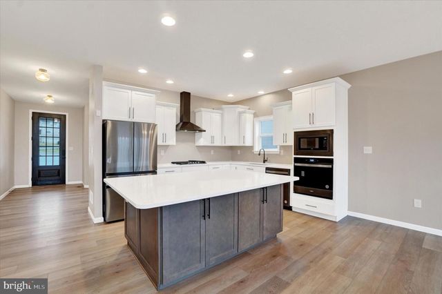 105 BLAINE DR, Manchester, PA 17345