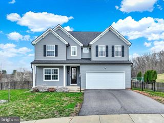 105 BLAINE DR, Manchester, PA 17345