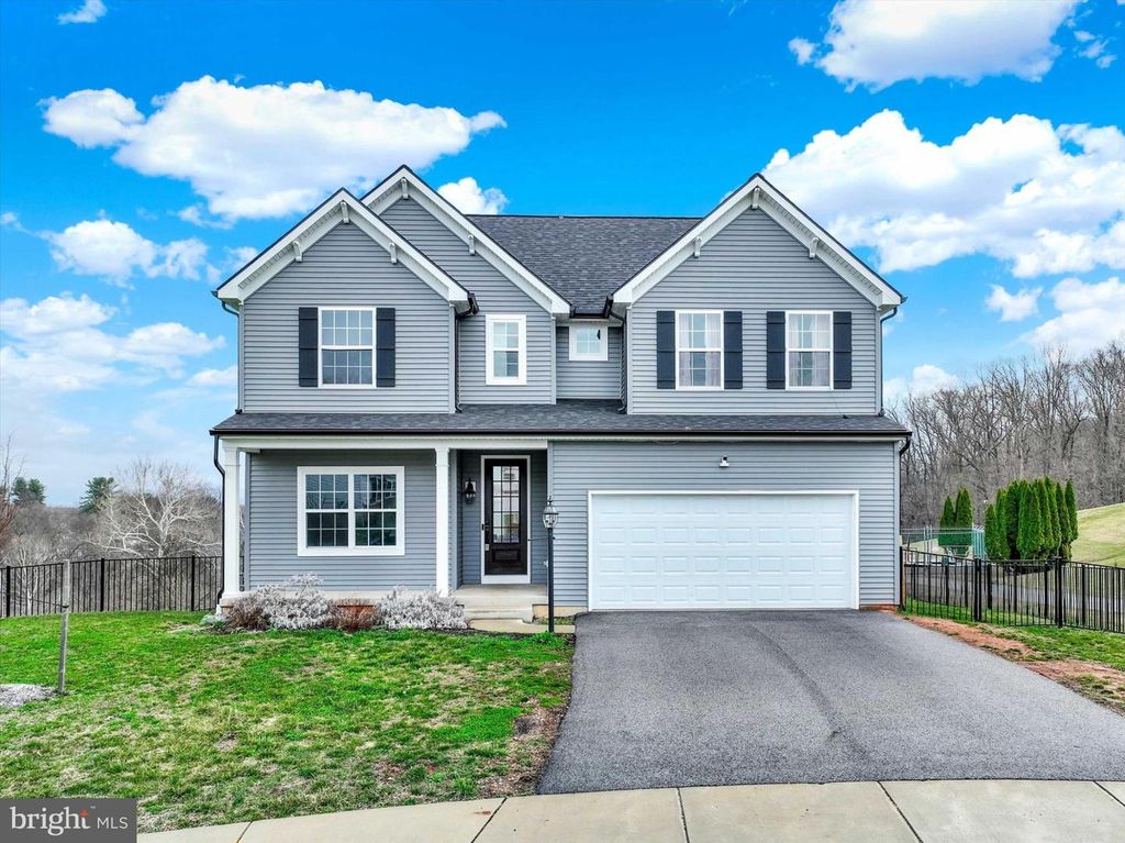 105 BLAINE DR, Manchester, PA 17345