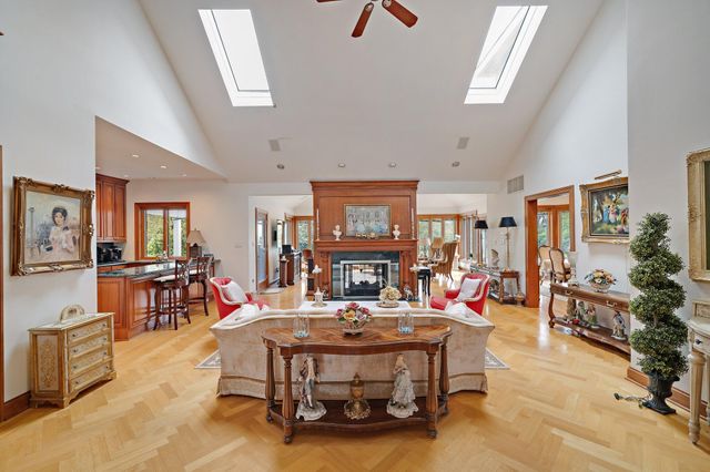 955 Killarney Drive, Dyer, IN 46311