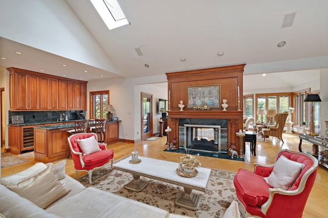 955 Killarney Drive, Dyer, IN 46311