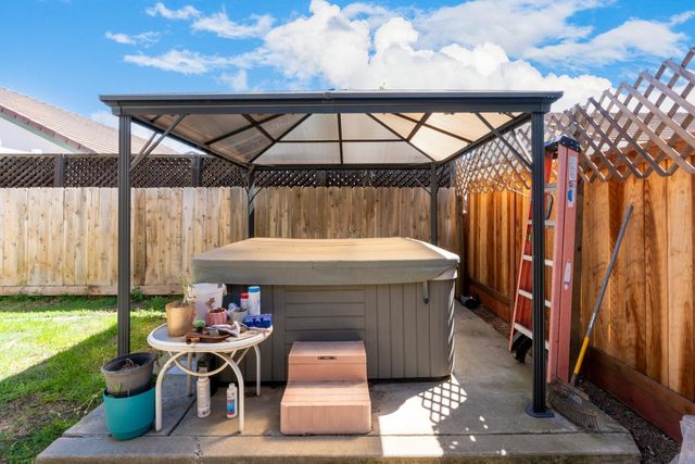 1908 Fall Brook Ct, Merced, CA 95340