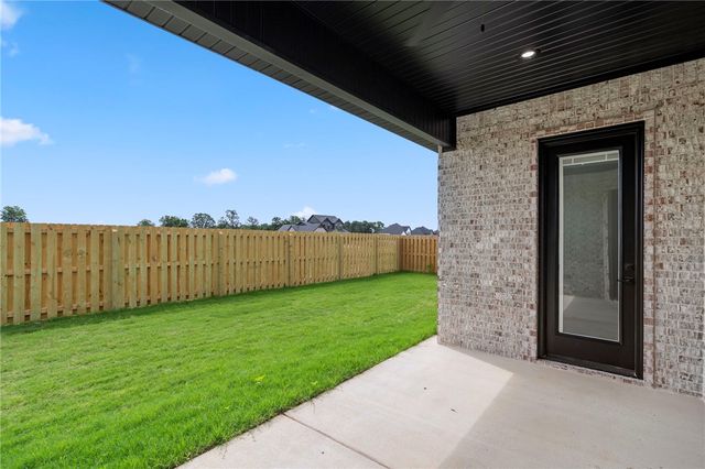 401 Hedge Drive, Centerton, AR 72719