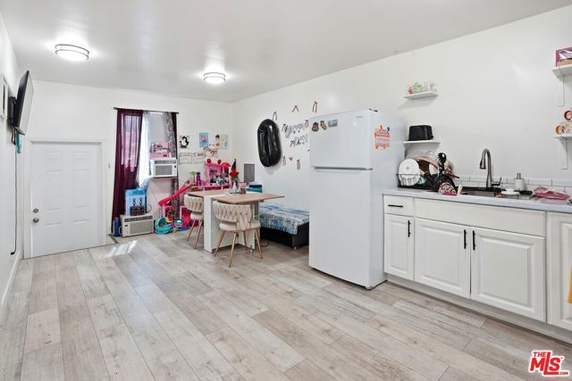 208 W 49th Street, Los Angeles, CA 90037