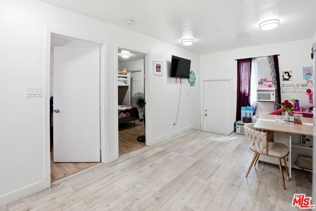 208 W 49th Street, Los Angeles, CA 90037