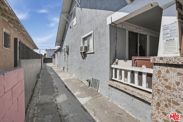 208 W 49th Street, Los Angeles, CA 90037