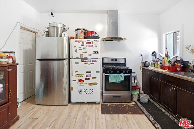 208 W 49th Street, Los Angeles, CA 90037