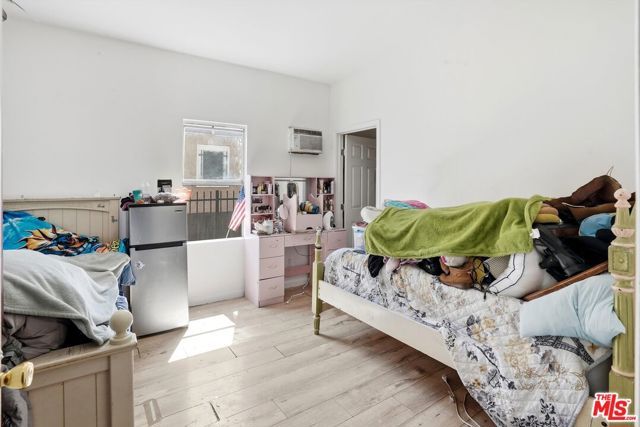 208 W 49th Street, Los Angeles, CA 90037