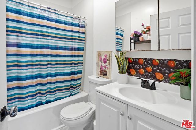 208 W 49th Street, Los Angeles, CA 90037