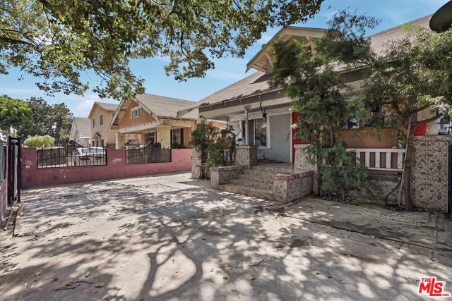 208 W 49th Street, Los Angeles, CA 90037
