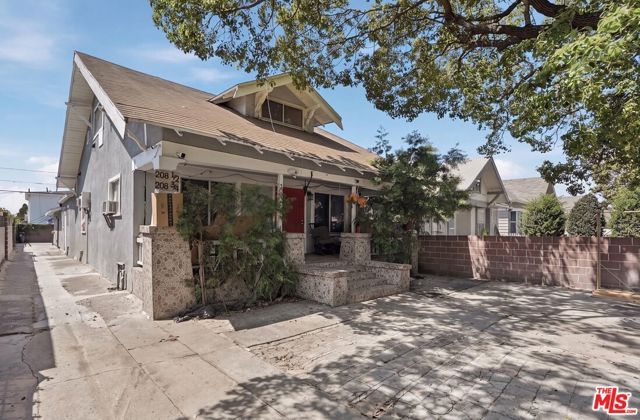 208 W 49th Street, Los Angeles, CA 90037