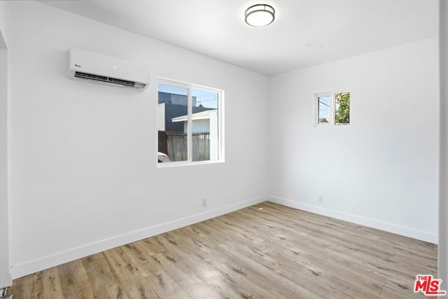 208 W 49th Street, Los Angeles, CA 90037