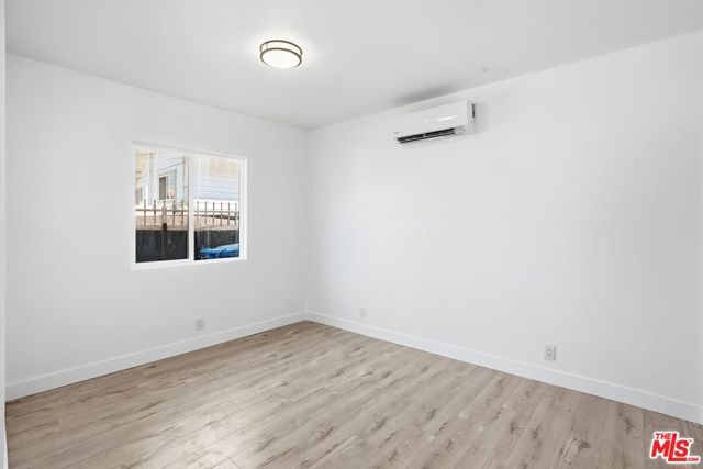 208 W 49th Street, Los Angeles, CA 90037