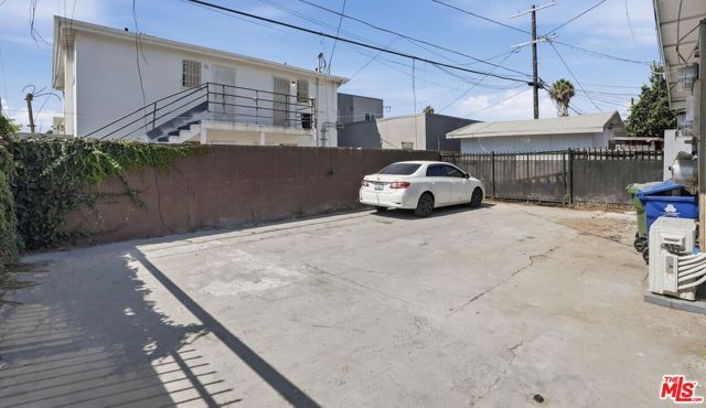 208 W 49th Street, Los Angeles, CA 90037