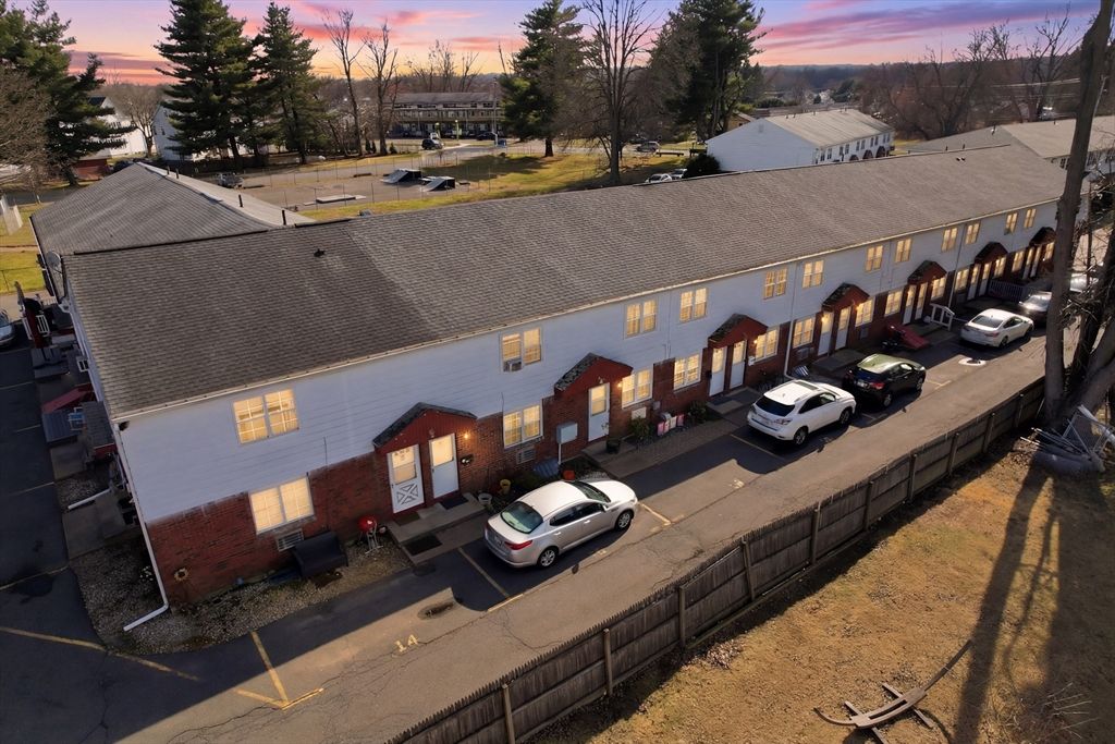 269 Chicopee St 16, Chicopee, MA 01013