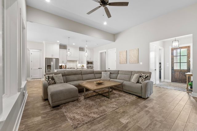 7717 S Shoreline Boulevard, Benton, AR 72019