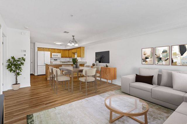 24 Greenleaves Dr 406, Amherst, MA 01002