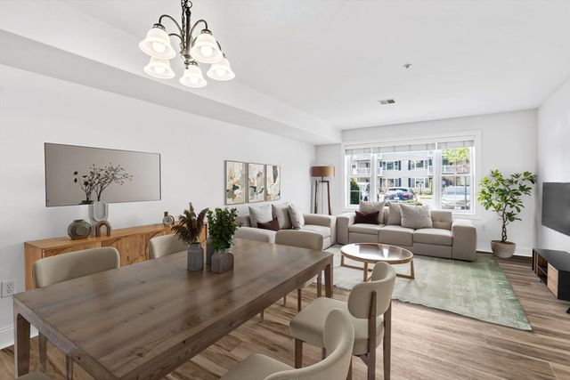 24 Greenleaves Dr 406, Amherst, MA 01002