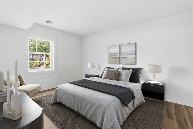 24 Greenleaves Dr 406, Amherst, MA 01002