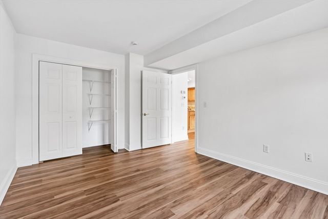 24 Greenleaves Dr 406, Amherst, MA 01002