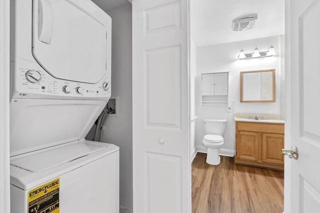 24 Greenleaves Dr 406, Amherst, MA 01002