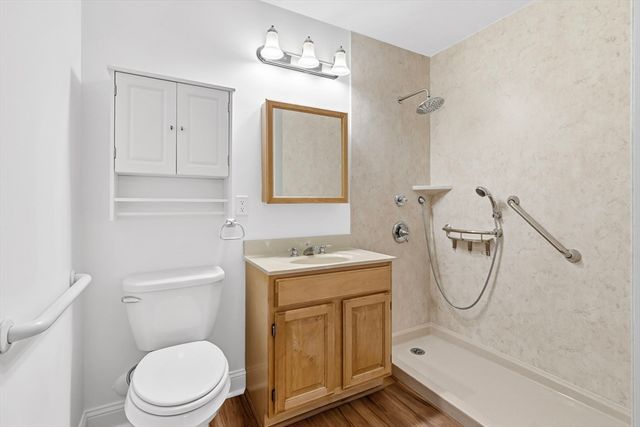 24 Greenleaves Dr 406, Amherst, MA 01002
