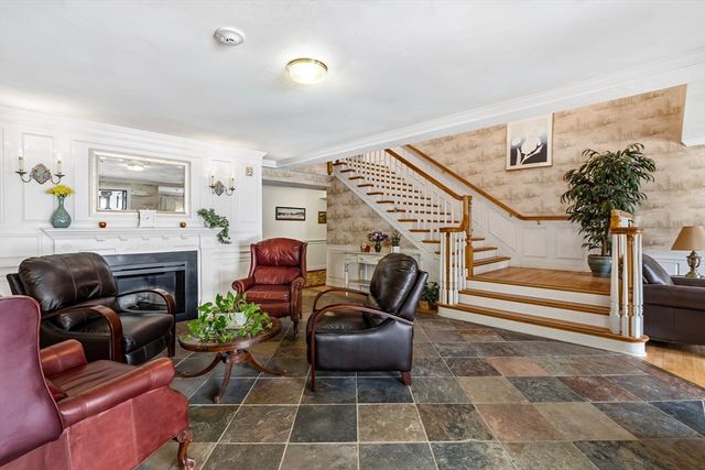 24 Greenleaves Dr 406, Amherst, MA 01002